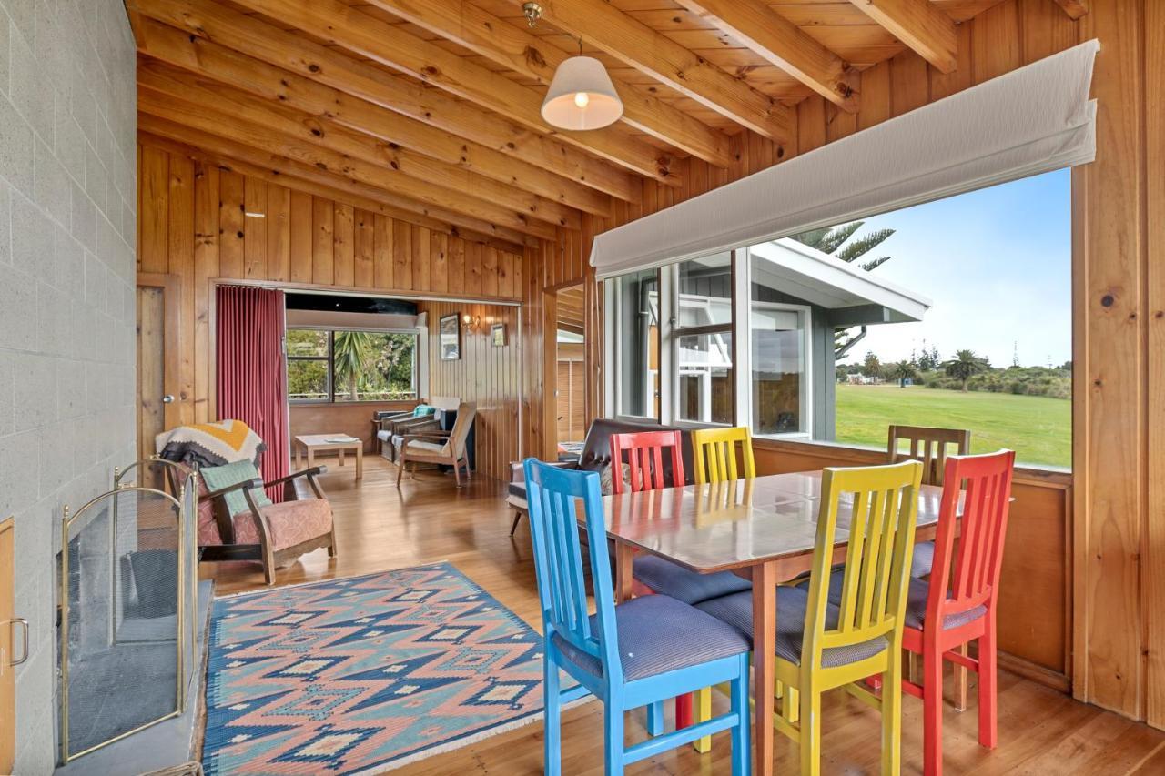 Queenie - Waikanae Beach Holiday Home Esterno foto