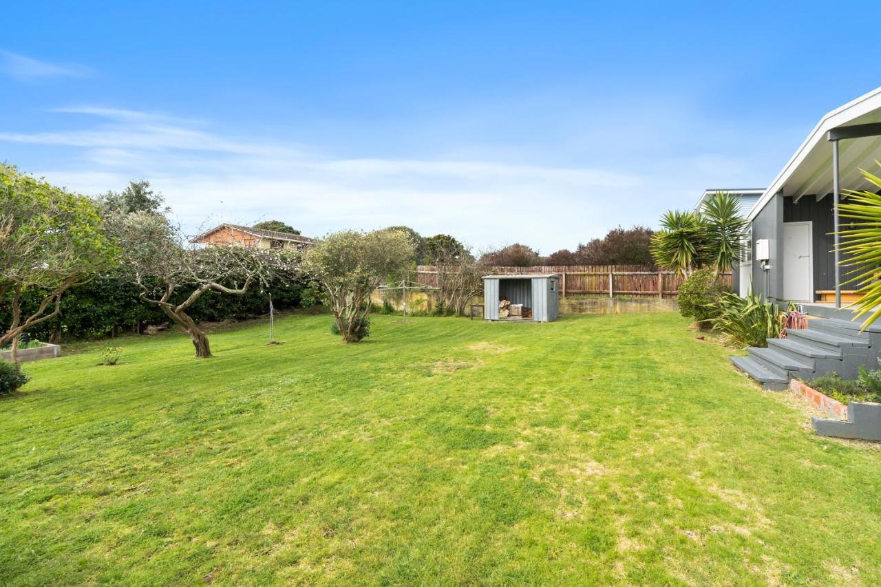 Queenie - Waikanae Beach Holiday Home Esterno foto